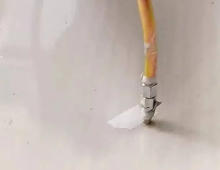 白城瓷砖空鼓维修公司专业解答在瓷砖铺贴过程中，如果使用的砂料过粗（如全部使用了粗砂），可能会导致以下问题